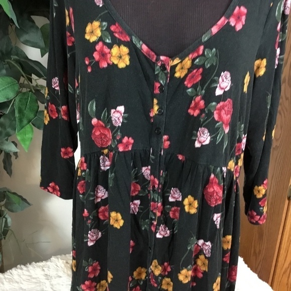 TORRID Size 1 black floral button down baby doll style 3/4 sleeve 🔝 - Picture 7 of 15
